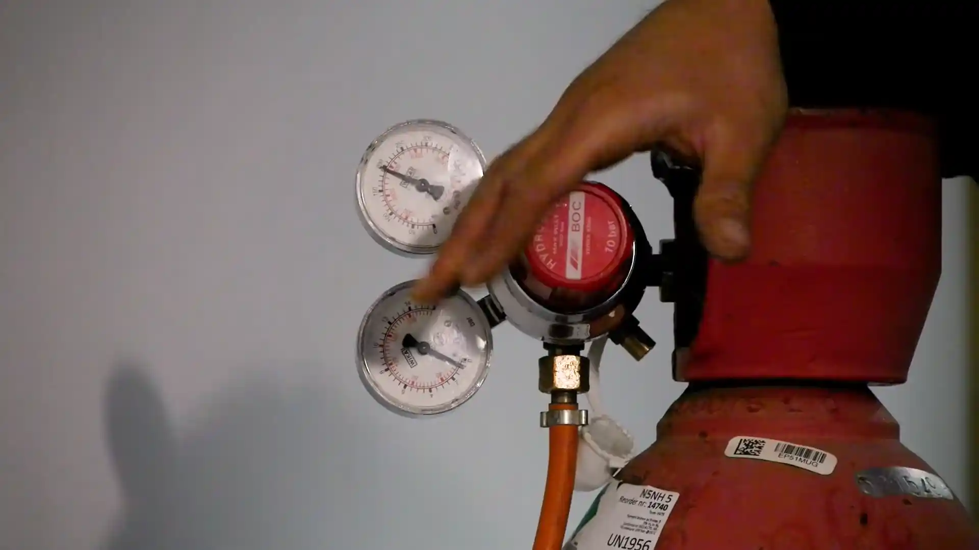 tracer gas injection at the meter pit with hydrogen sniffer scanning the yard above the supply line